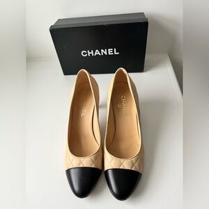 Chanel Classic Quilted Cap Toe Pumps Tan & Black EU 40.5 & box & dust bags